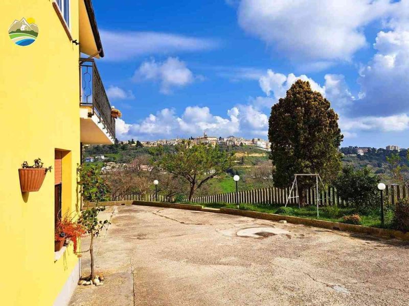 Moradia em Atri