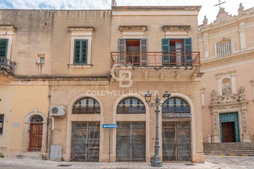 Edifício comercial em Casarano