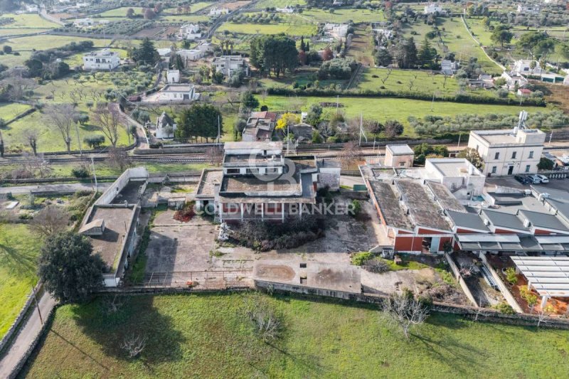 Коммерческая недвижимость в Чистернино