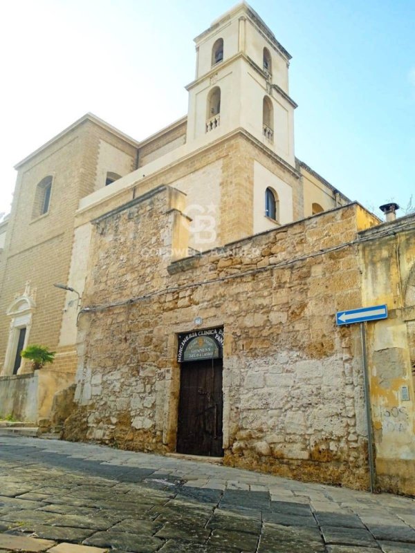 Kommersiell byggnad i Brindisi