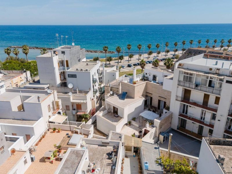 Многоквартирный дом в Мола-ди-Бари