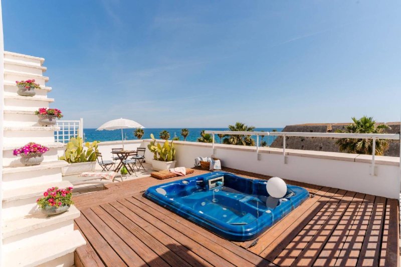 Многоквартирный дом в Мола-ди-Бари