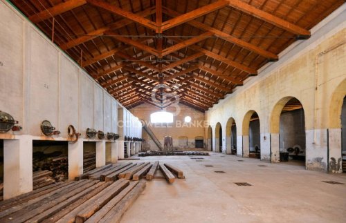 Inmueble comercial en Carmiano