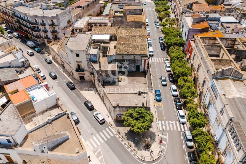 Edificio en Casamassima