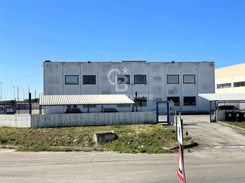 Local commercial à Brindisi