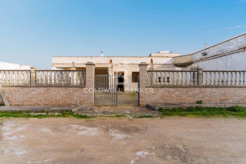 Half-vrijstaande woning in Manduria