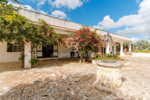 Вилла в Остуни