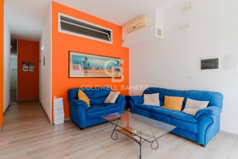 Edifício comercial em Taviano