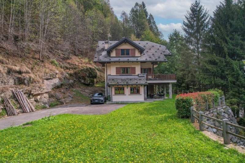 Villa in Piode