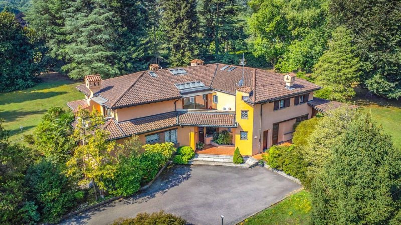 Villa en Dormelletto