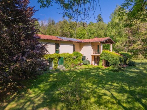 Villa i Cadrezzate con Osmate