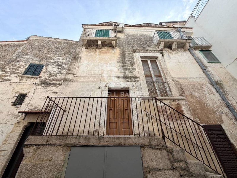 Edificio en Minervino Murge