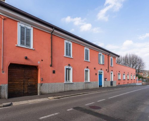 Kommersiell byggnad i Legnano