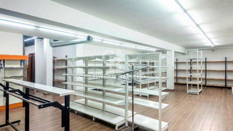 Zakelijk onroerend goed in Roma