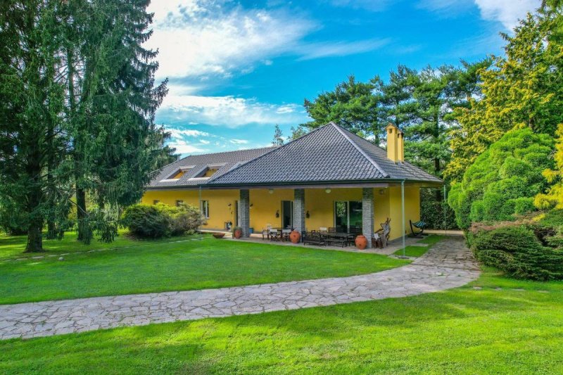 Villa in Angera