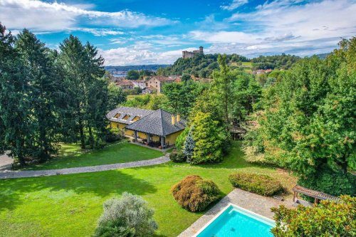 Villa in Angera