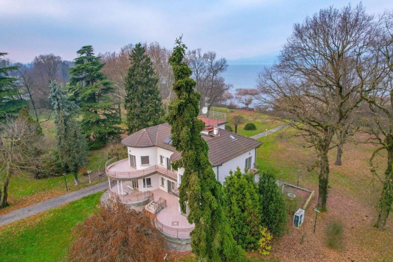 Villa in Cazzago Brabbia