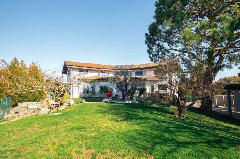 Villa in Capiago Intimiano