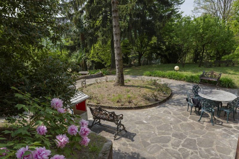 Villa in Brunate