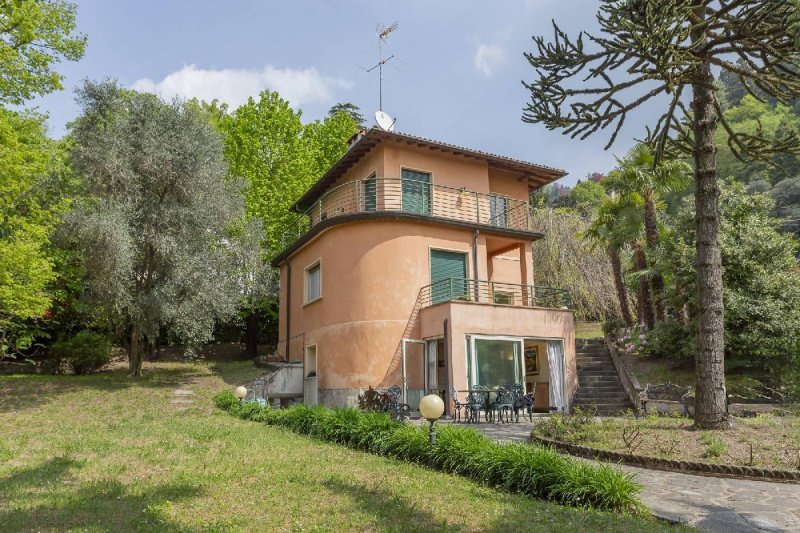 Villa in Brunate