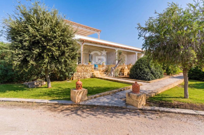 Casa geminada em Alezio