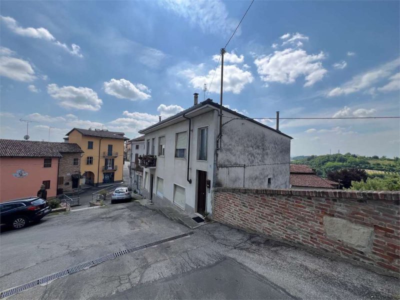 Half-vrijstaande woning in Montechiaro d'Asti