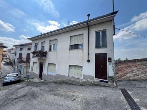 Half-vrijstaande woning in Montechiaro d'Asti