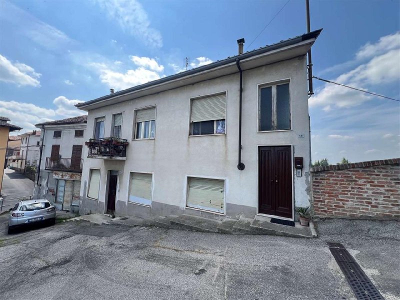 Half-vrijstaande woning in Montechiaro d'Asti
