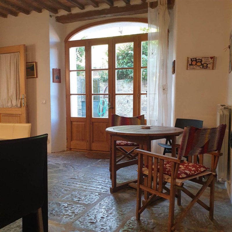 Hus från källare till tak i Scansano