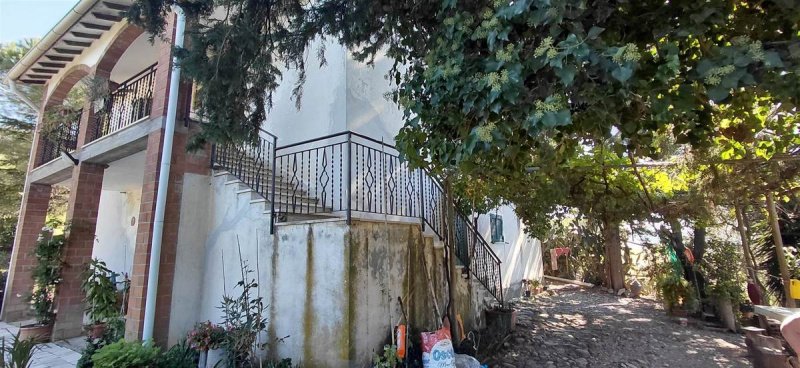 Klein huisje op het platteland in Scansano