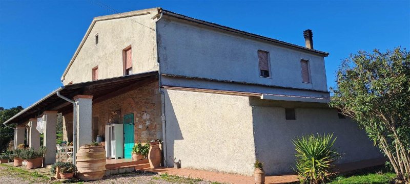 Klein huisje op het platteland in Magliano in Toscana