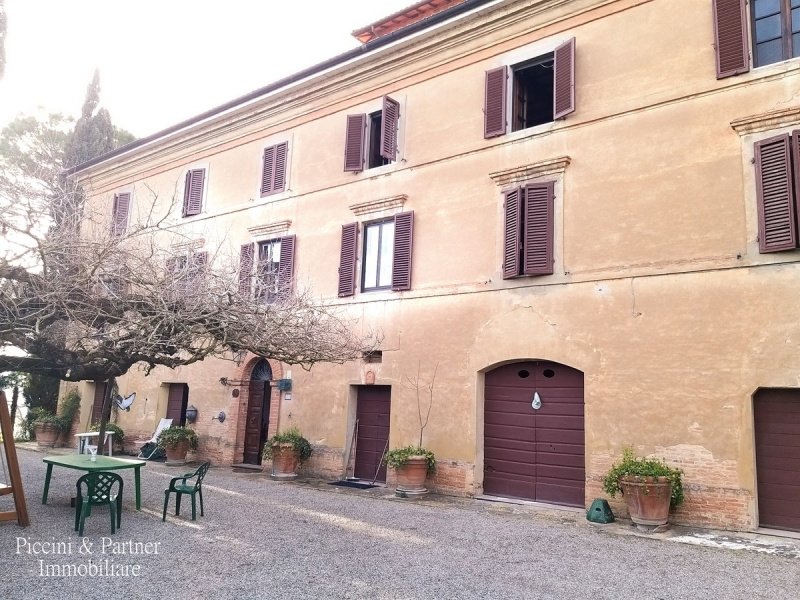 Historiskt hus i Castiglione del Lago