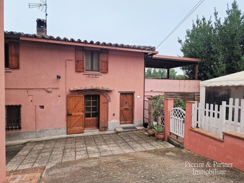 Top-to-bottom house in Torgiano