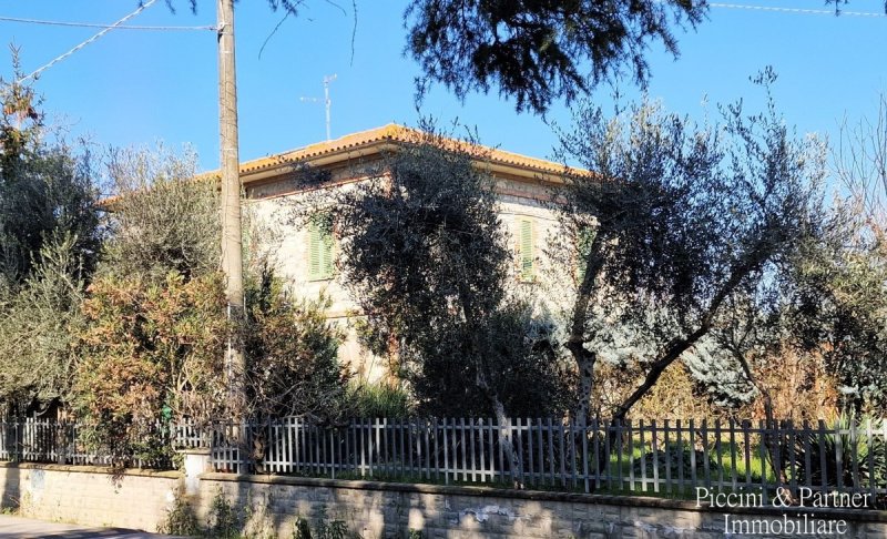 Вилла в Кастильоне-дель-Лаго