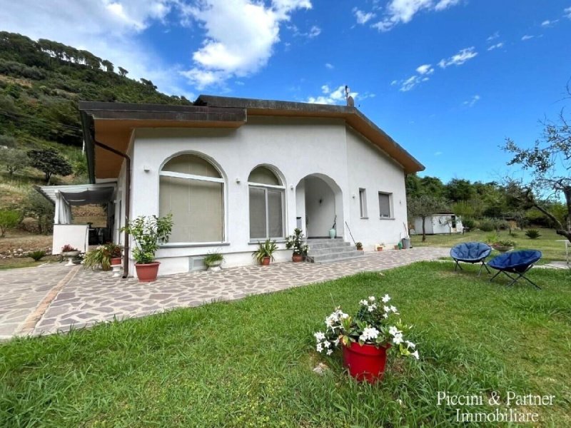 Villa in Massa