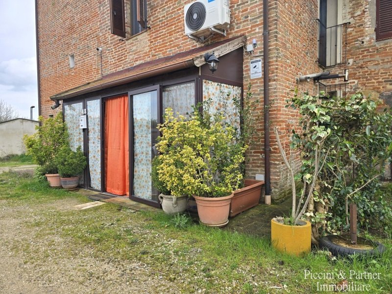 Особняк из двух квартир в Кастильоне-дель-Лаго