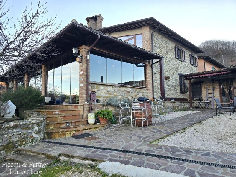 6 Bedrooms Farmhouse for sale in Gubbio [809129] | Gate-away®