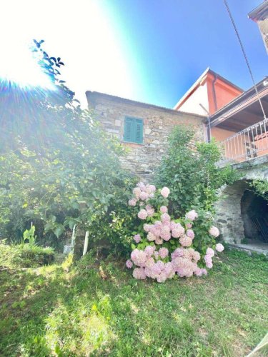 Semi-detached house in Calice al Cornoviglio