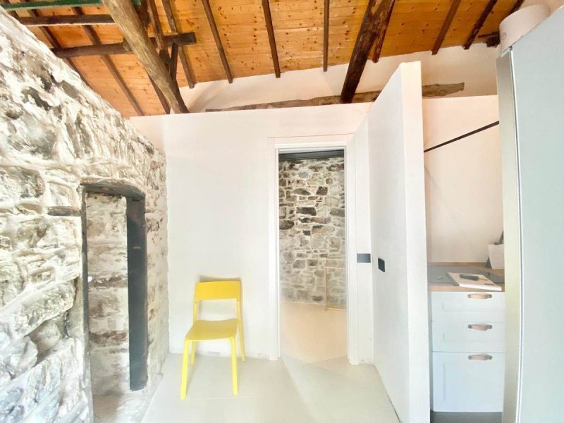 Semi-detached house in Calice al Cornoviglio