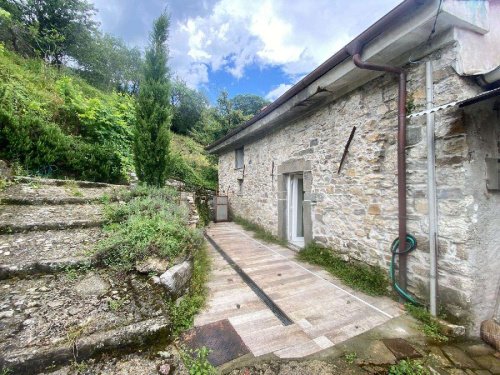 Detached house in Calice al Cornoviglio