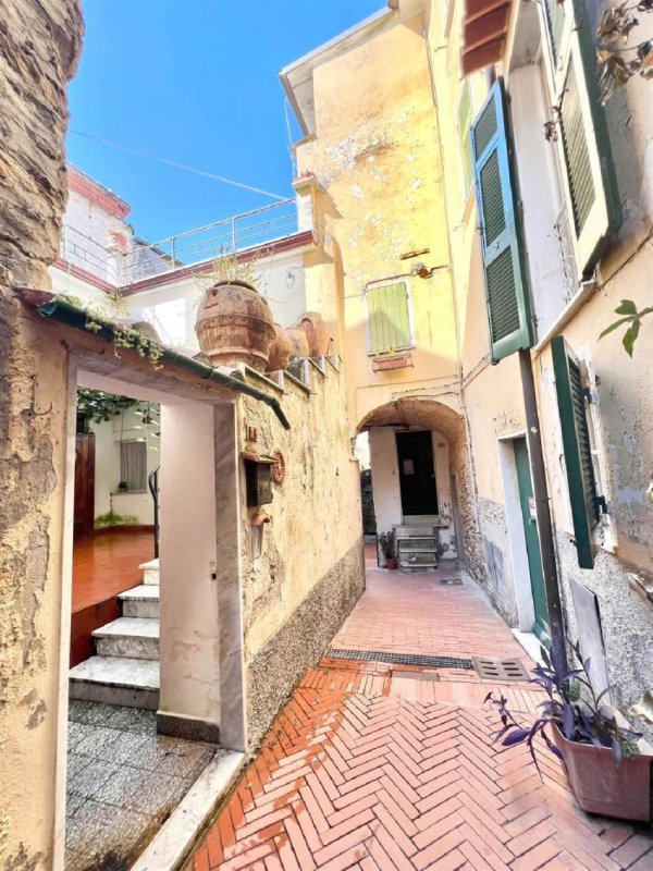 Self-contained apartment in Ameglia