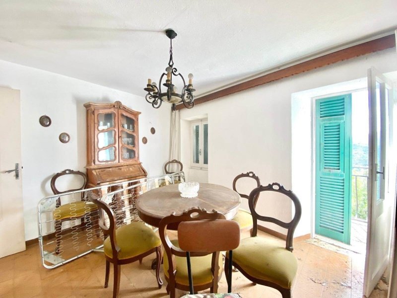 Teto/Chão em Borghetto di Vara