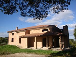 Country house in Fratte Rosa