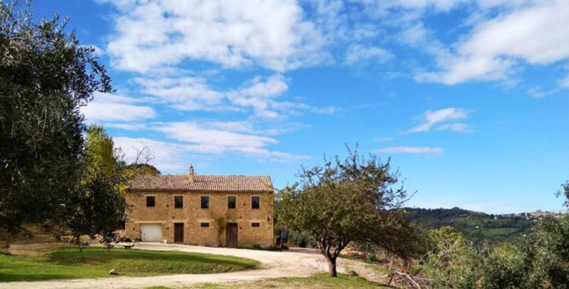Country house in Montecarotto