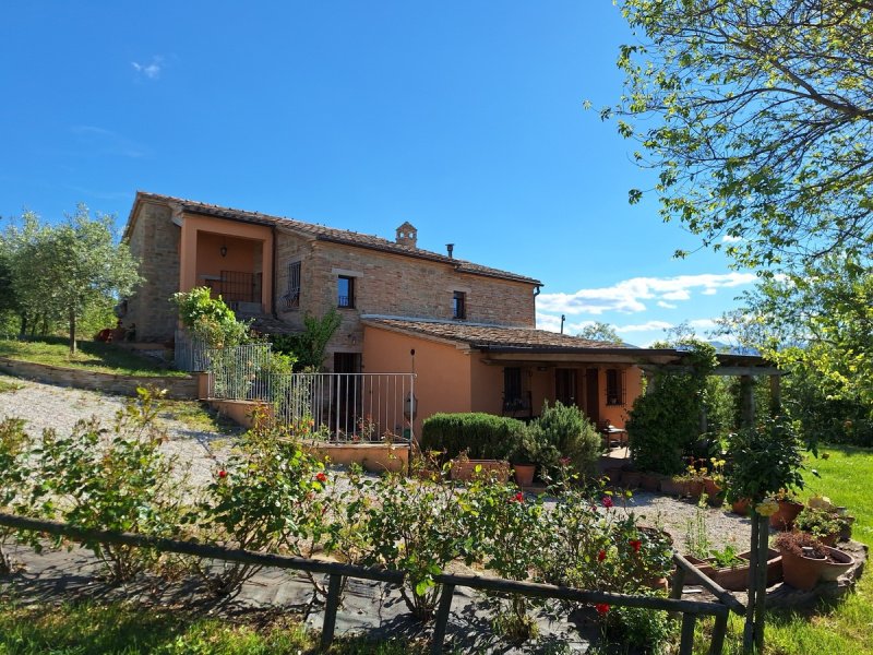 Country house in Castelleone di Suasa