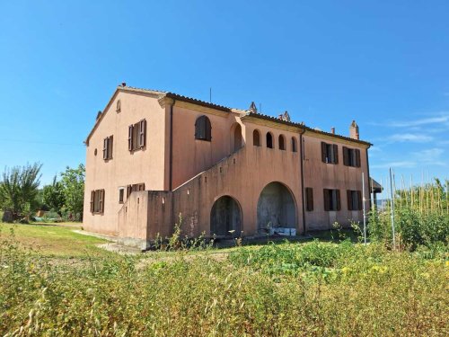 Country house in Terre Roveresche