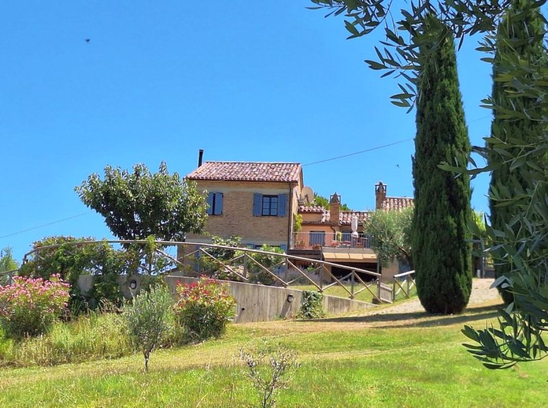 Country house in Cartoceto