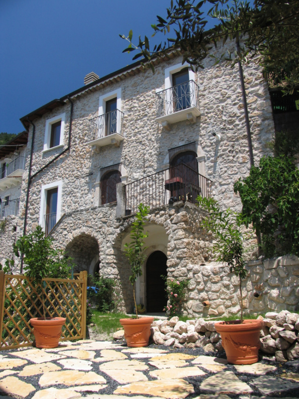 Country house in Roccacasale