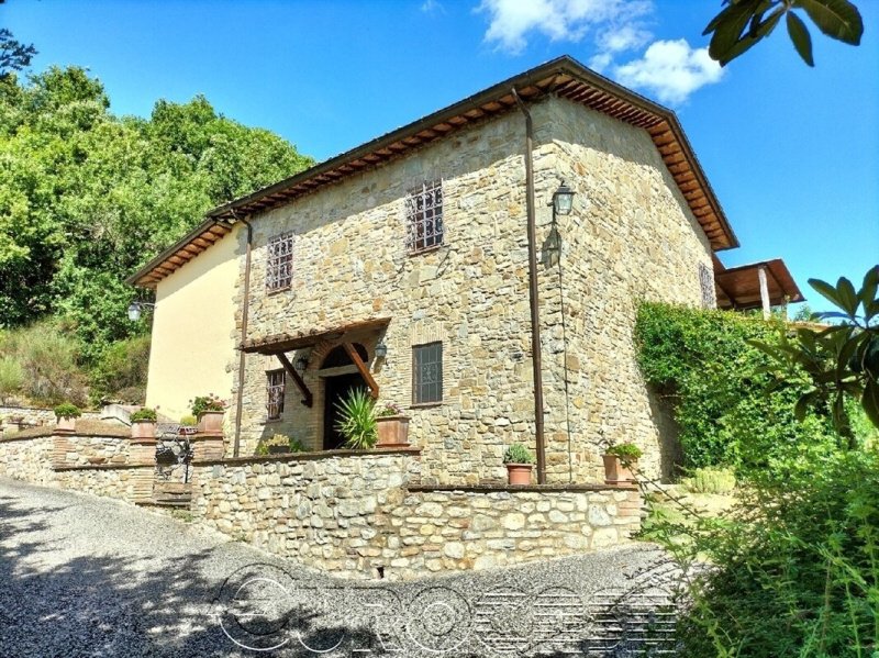Klein huisje op het platteland in Montone