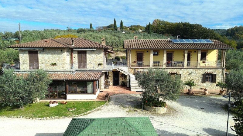 Klein huisje op het platteland in Assisi